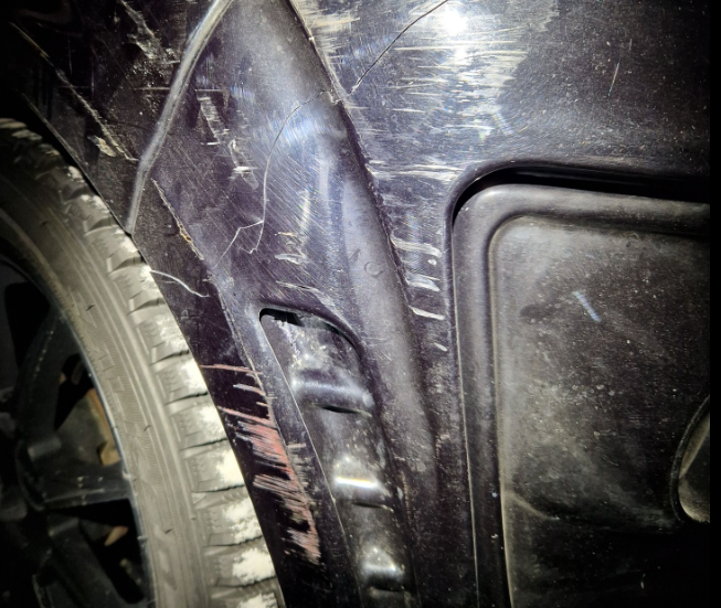 Mopedbil påkjørt, ingen la igjen lapp: – Jeg ble rett og slett forbanna