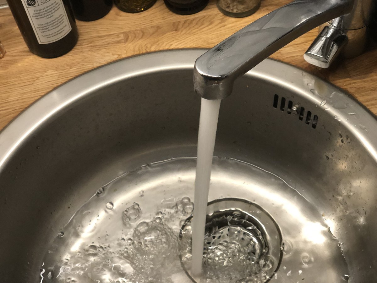 Ber innbyggerne fortsette å koke vannet: – Dette er dypt frustrerende