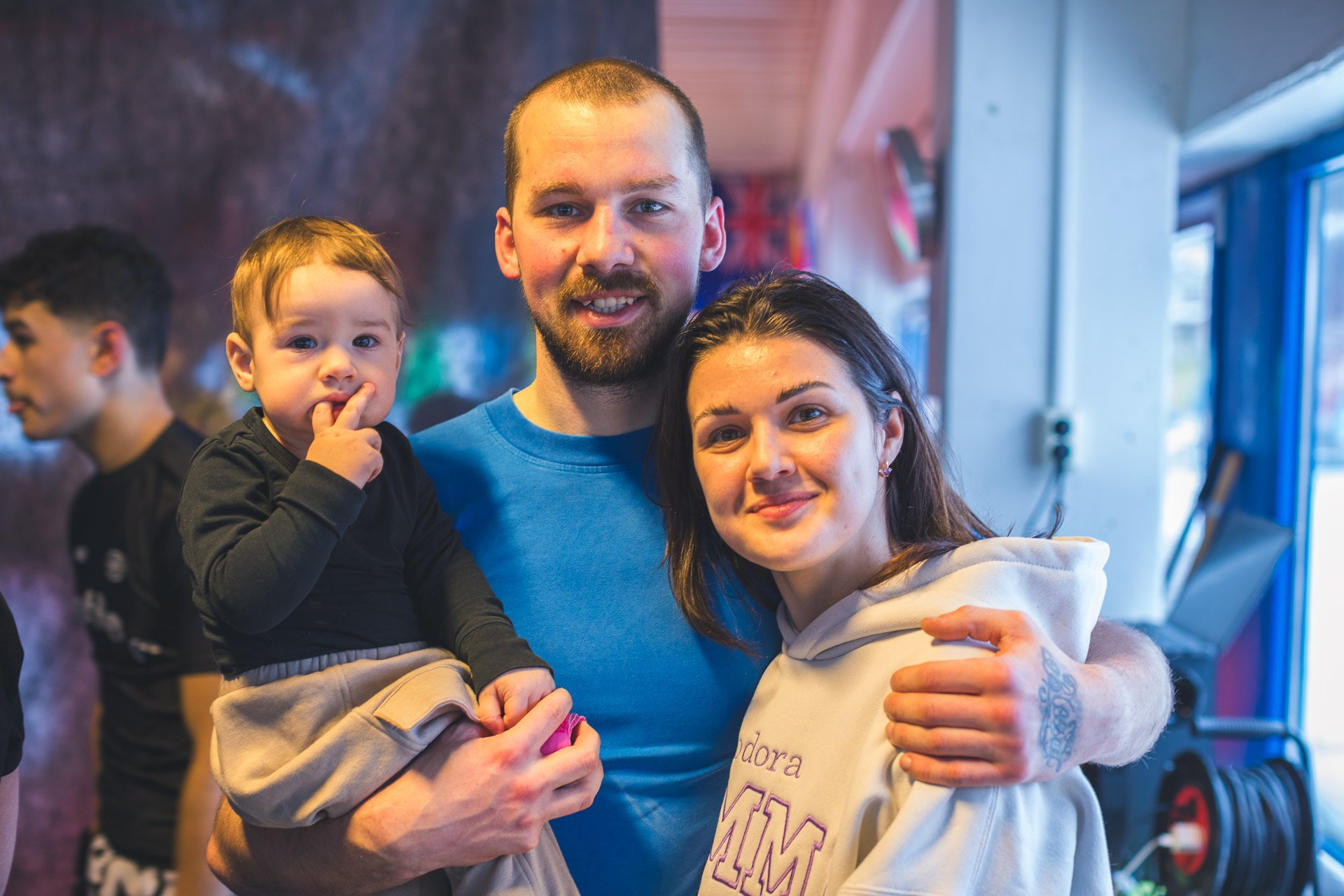 – Ho slåst ikkje, men om eg ikkje tek oppvasken, då blir ho plutseleg MMA-utøvar!