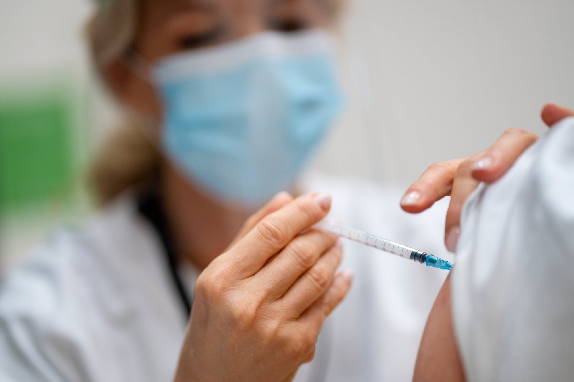 Britiske vaksineskeptikere tok covid-vaksine