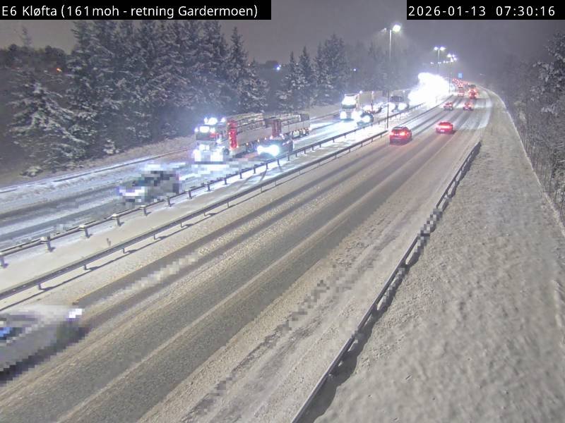 Kø på E6: – Det går treigere når det er snø