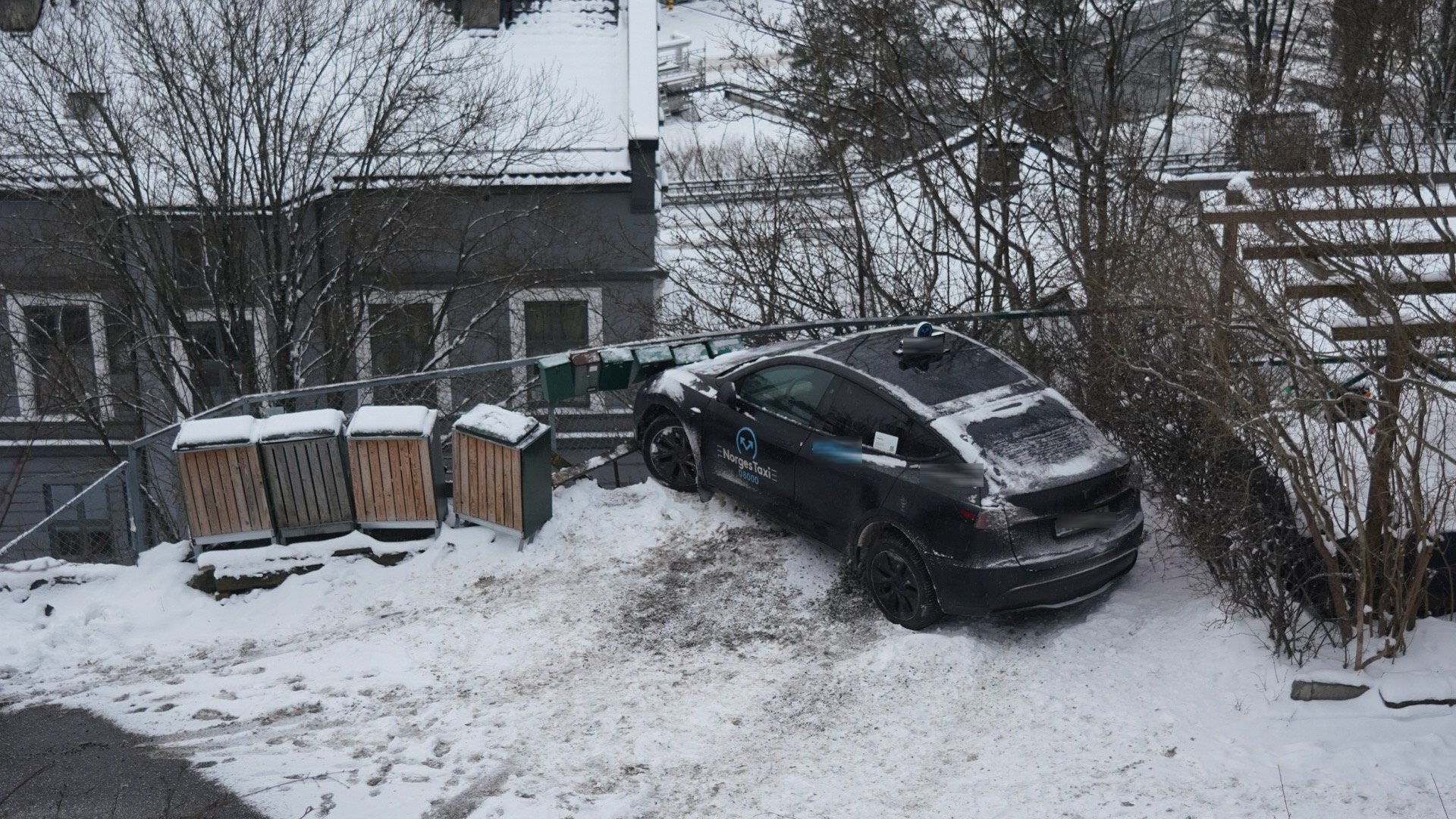 Taxisjåføren mistet kontroll på bilen: – Jeg skled ned hele veien. Det var veldig ubehagelig