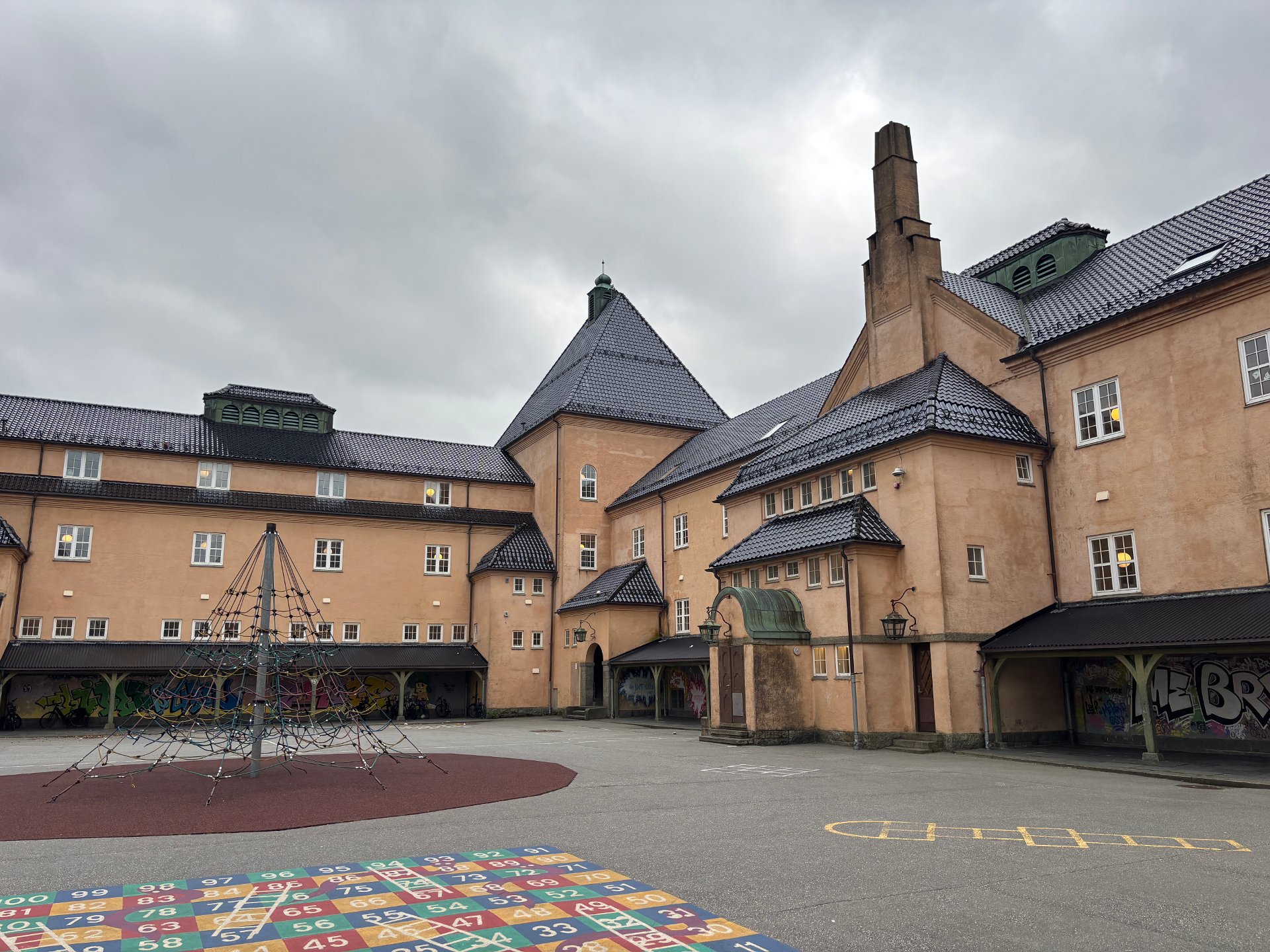 Elevene måtte være inne i friminuttene