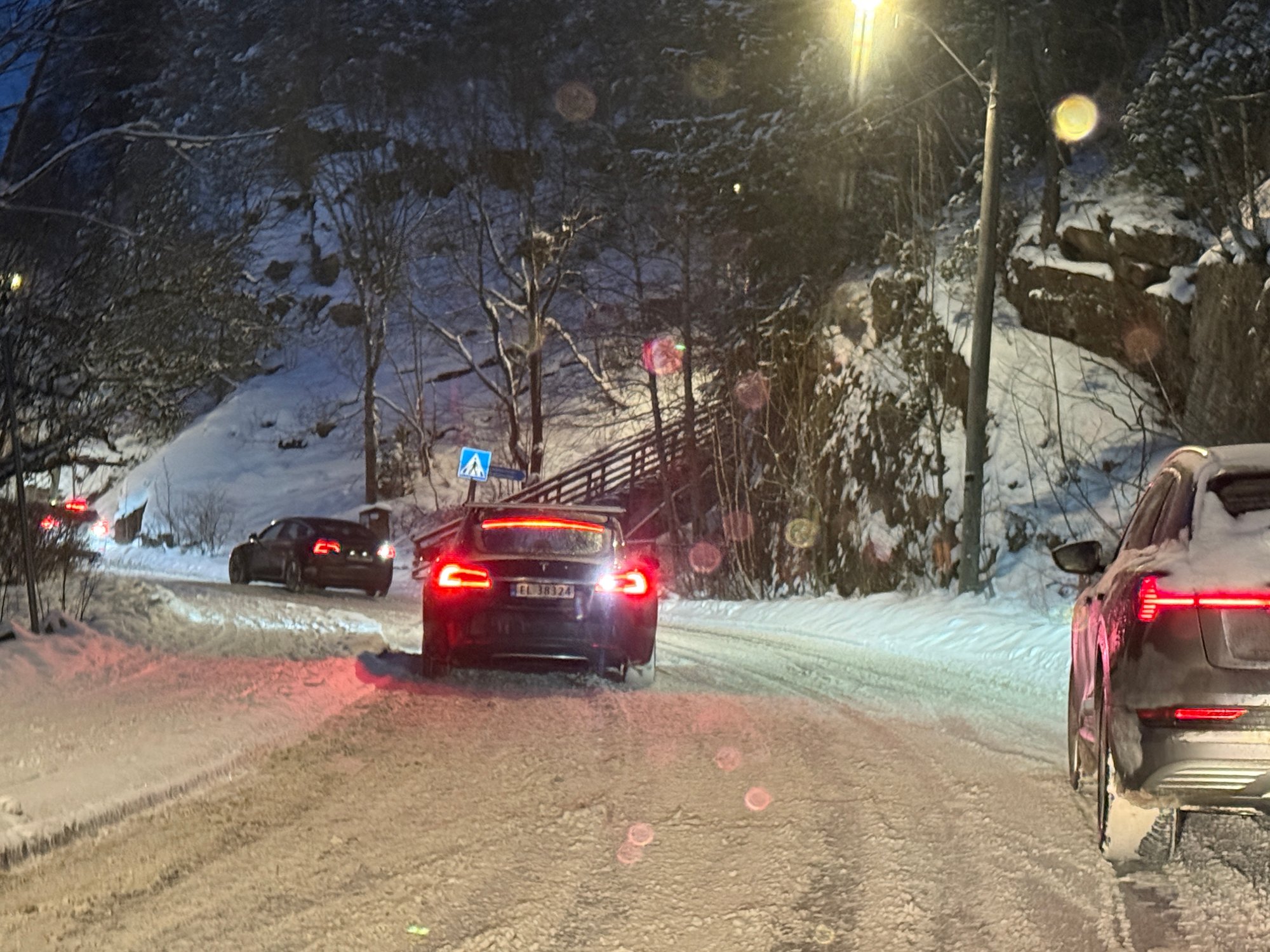 Her ble det trafikk-kaos: – Biler på kryss og tvers