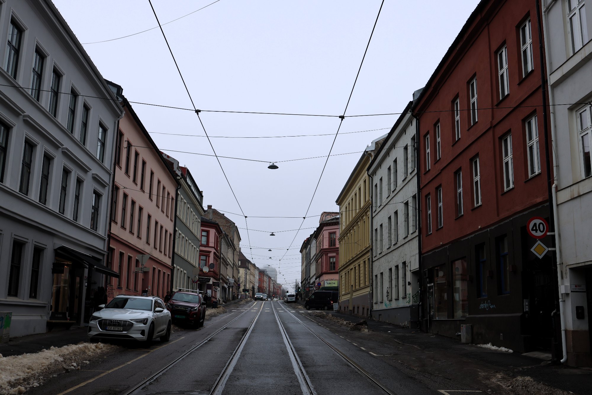 Nabotvist til retten: Må betale over en million kroner etter dårlig takrenne-løsning