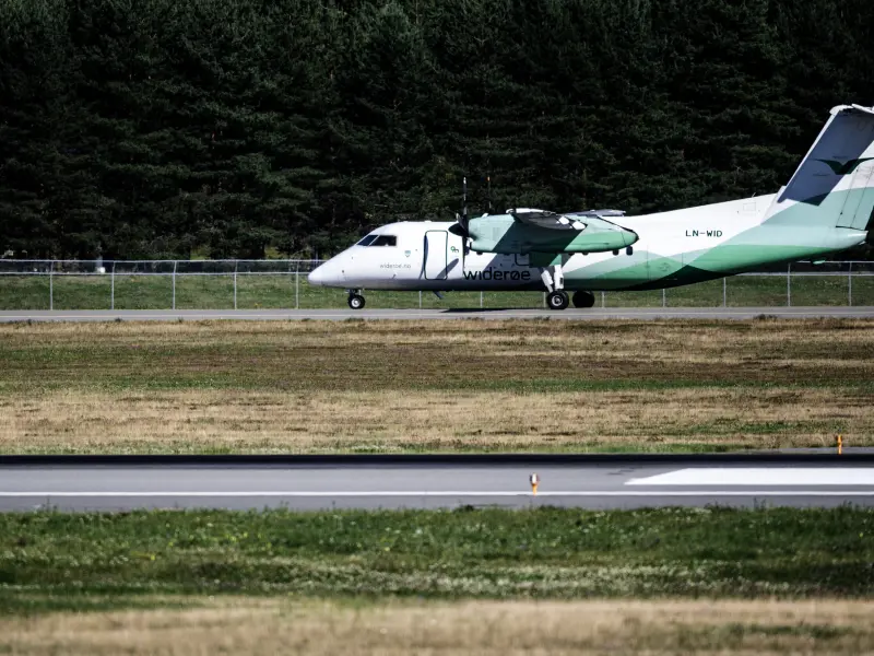 Dialog om mulig skyting nær Widerøe-fly