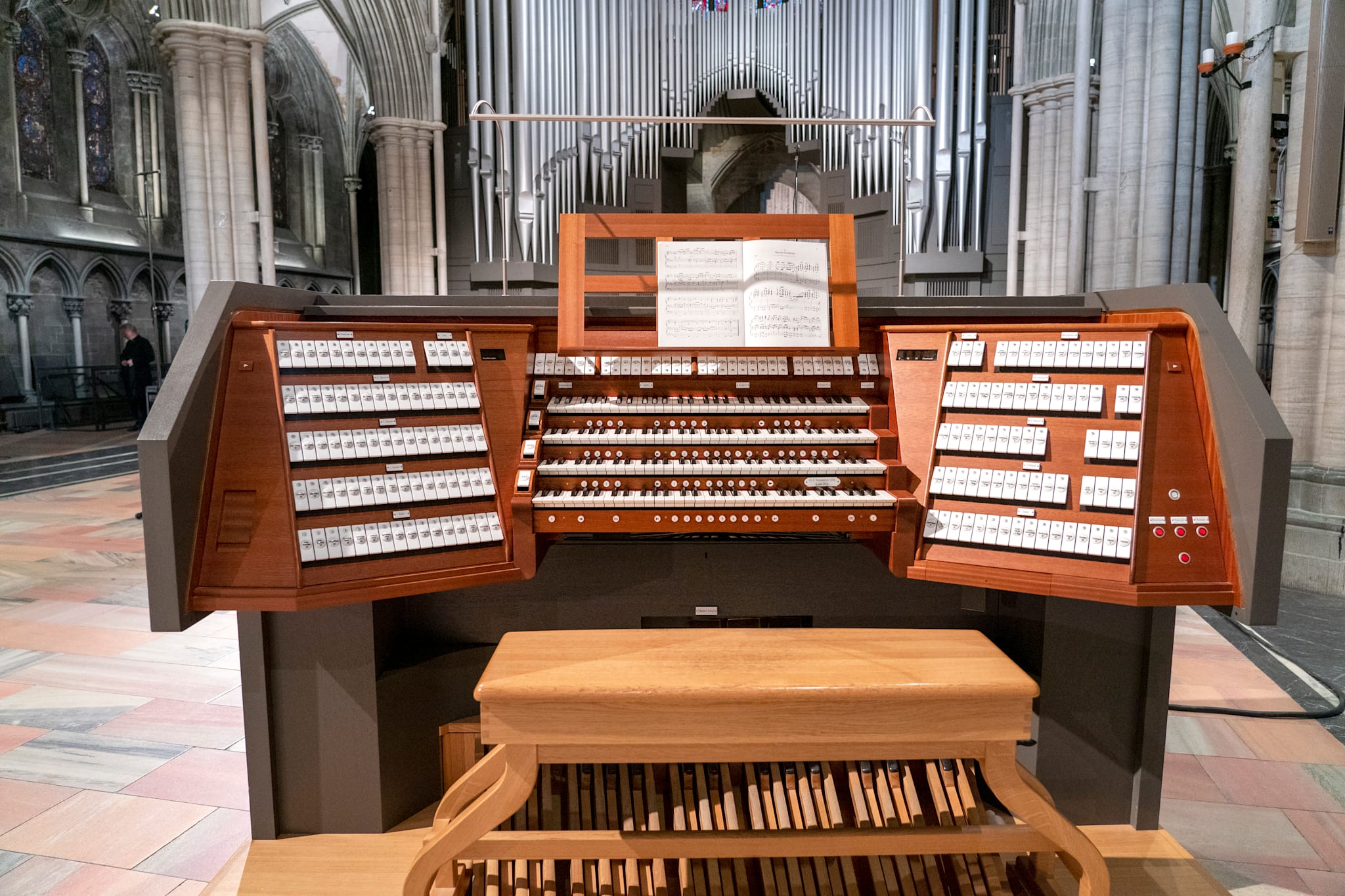 Musikere reagerer på bruk av KI-låter i bryllup og begravelser