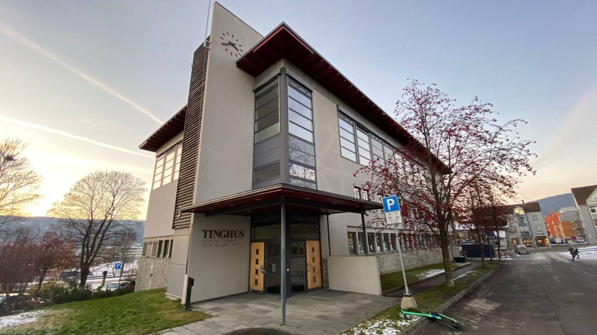 Tiltalt for å ha kjørt i 218 km/t i 80-sone