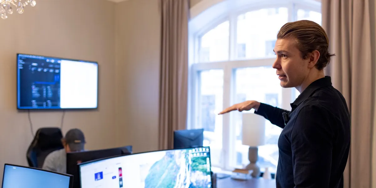 Tar oppgjør med byråene: – Lange prosesser, mange møter, og høye timepriser